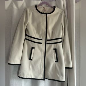 Black and white Tulle coat size L